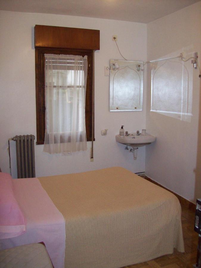 Pension Los Pinos Gijón Exterior foto