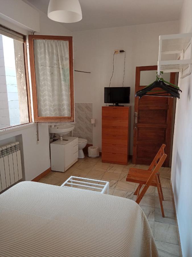 Pension Los Pinos Gijón Exterior foto