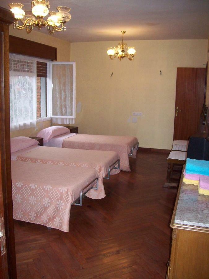 Pension Los Pinos Gijón Exterior foto