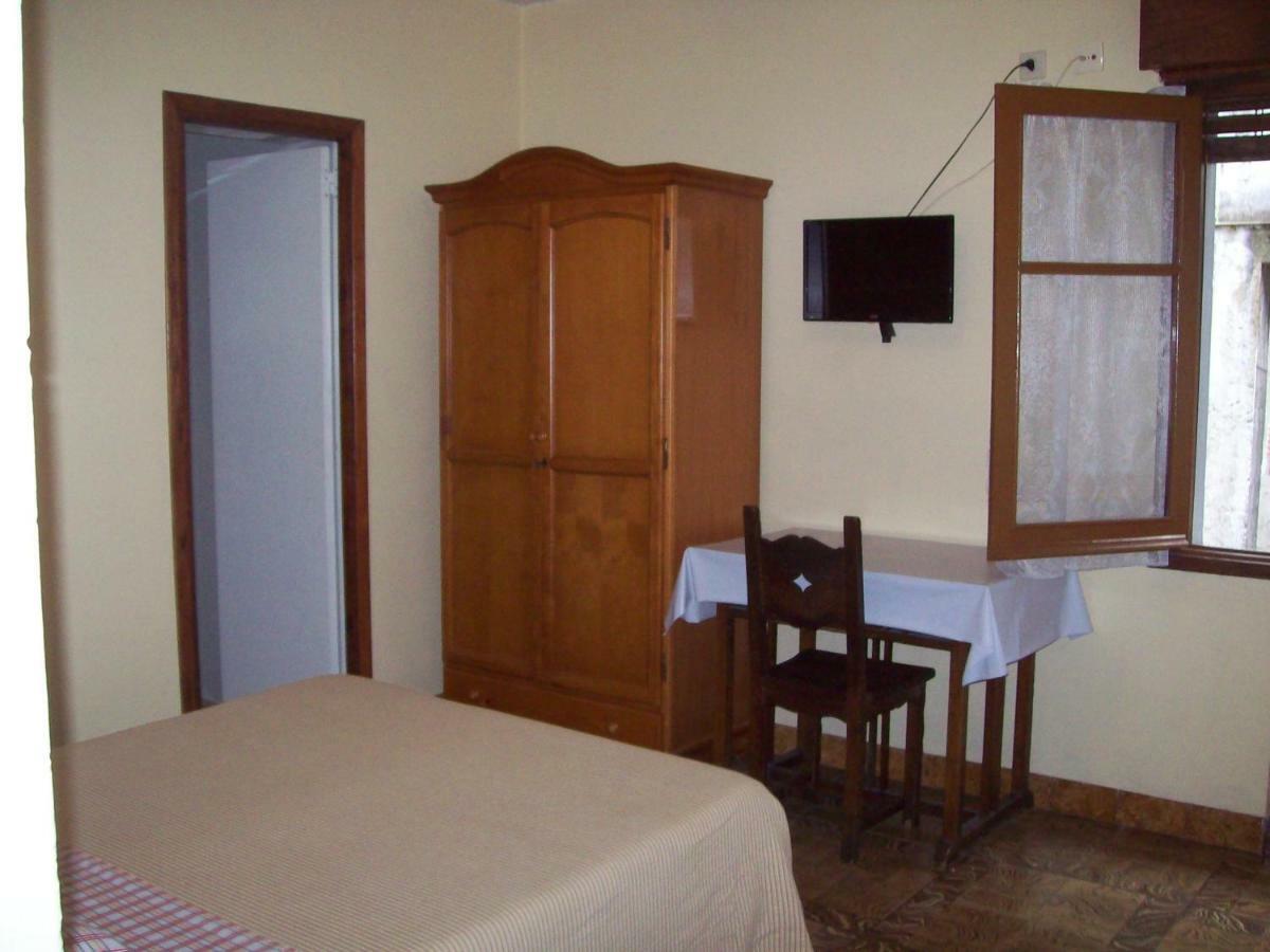 Pension Los Pinos Gijón Exterior foto